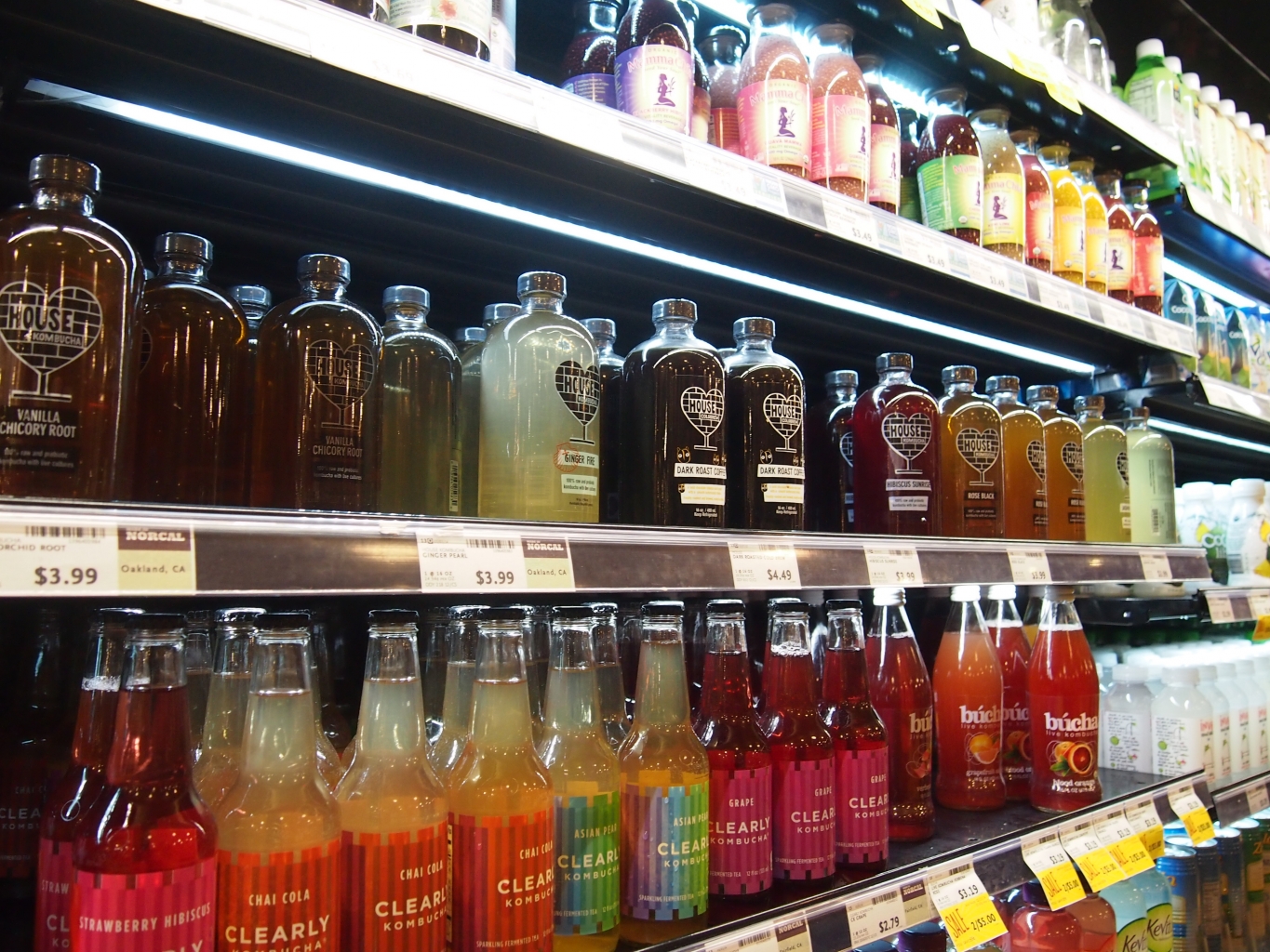 ハワイのスーパーに並ぶコンブチャ